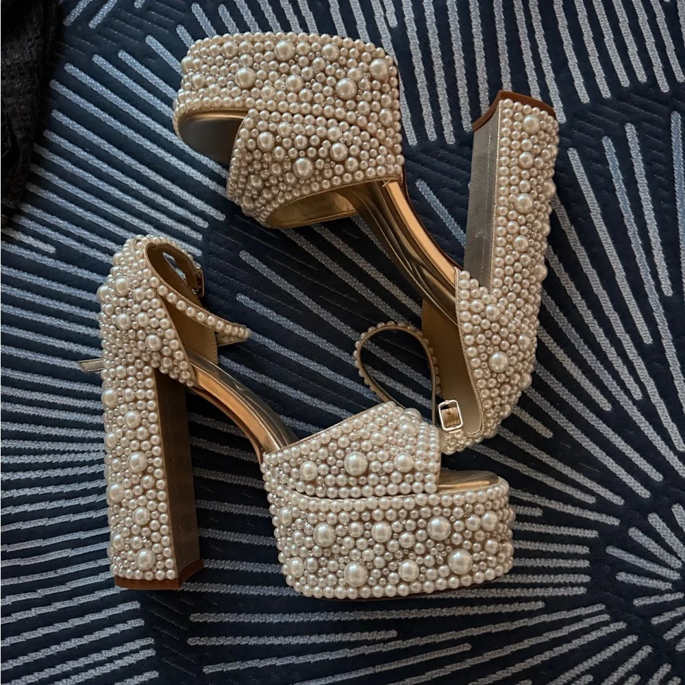 AZALEA WANG ELENAOR GOLD PEARL CHUNKY SANDAL - Picture 2 of 5